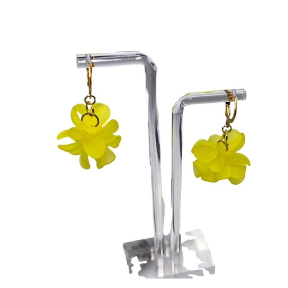 Elegant Yellow Floral Earrings - Picture 2 of 3